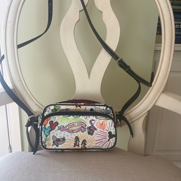 Dooney & Bourke Belt/Crossbody Bag - - Picture 4 of 5